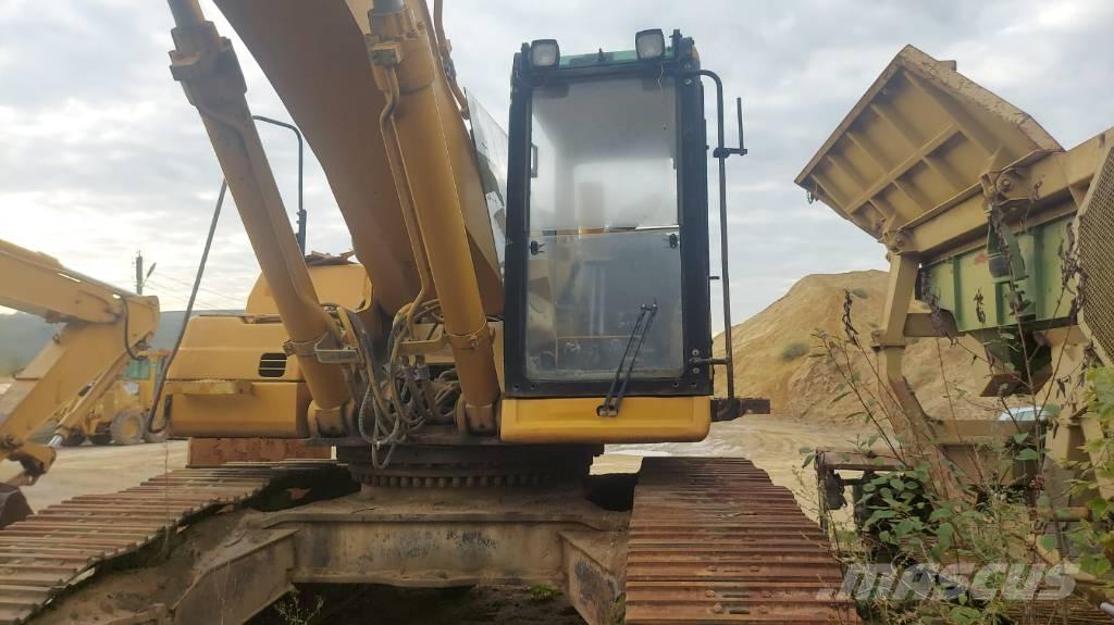 CAT 345 B L Strēles un kausi