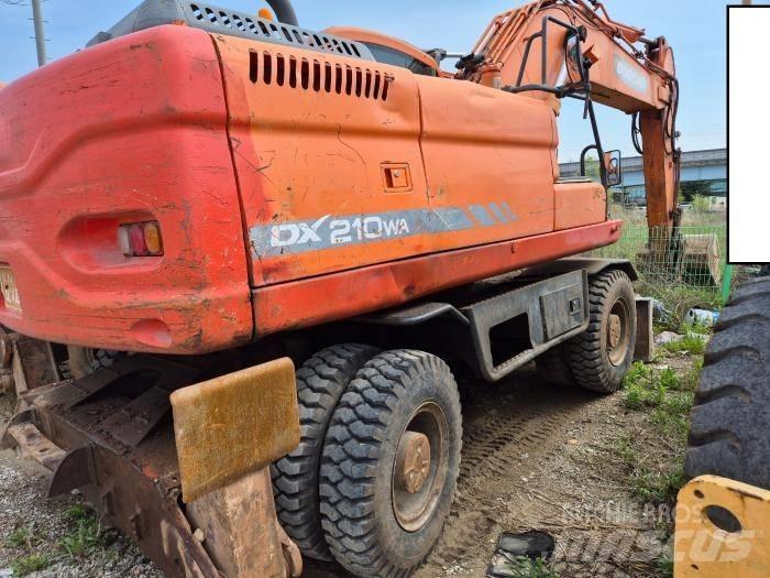 Doosan DX210WA Ekskavatori uz riteņiem
