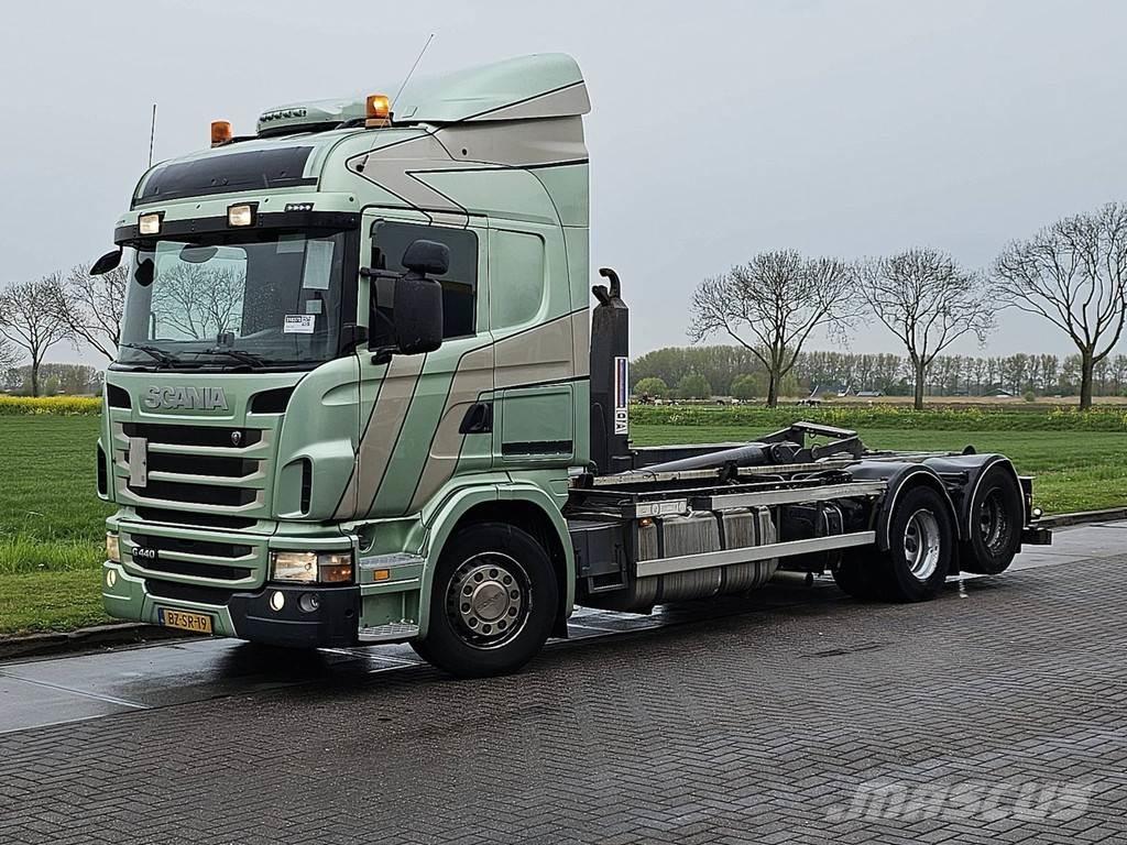 Scania G440 Treileri ar āķi
