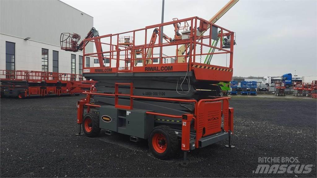 SkyJack 9250RT Šķerveida pacēlāji