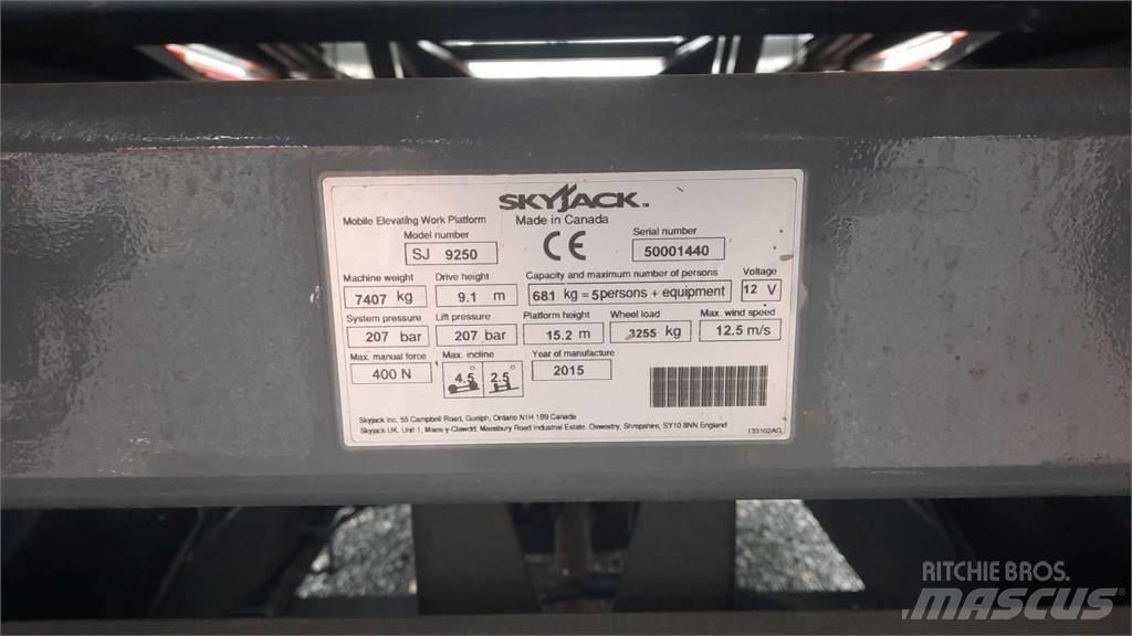 SkyJack 9250RT Šķerveida pacēlāji