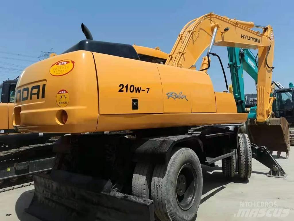 Hyundai R210W-7 Ekskavatori uz riteņiem