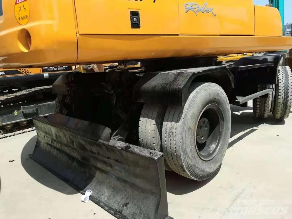 Hyundai R210W-7 Ekskavatori uz riteņiem