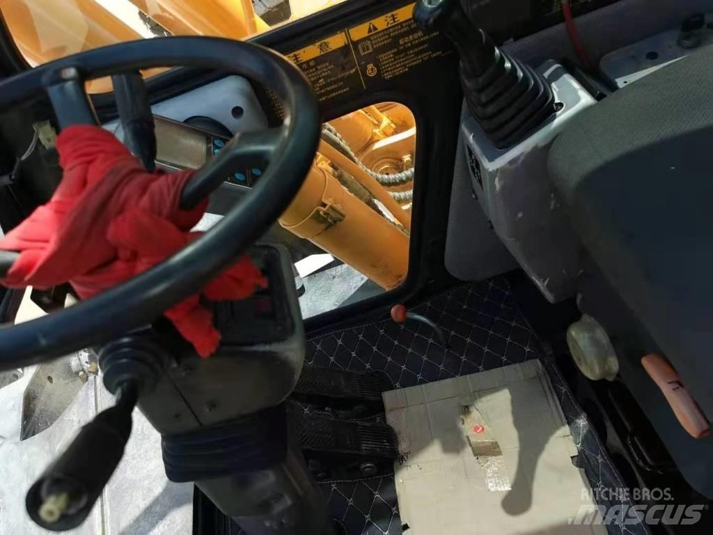 Hyundai R210W-7 Ekskavatori uz riteņiem