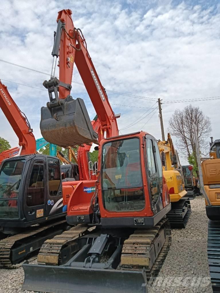 Doosan DX 75 Kāpurķēžu ekskavatori