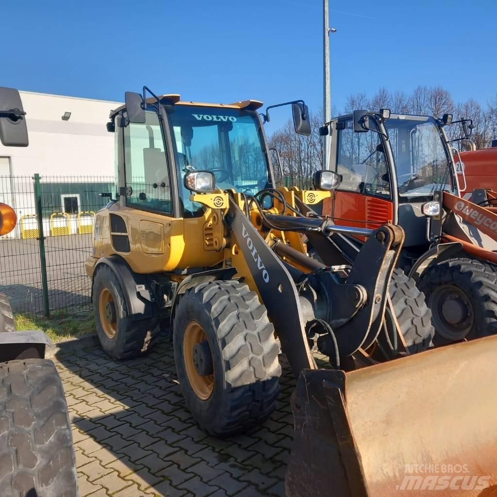 Volvo L 28 F Iekrāvēji uz riteņiem