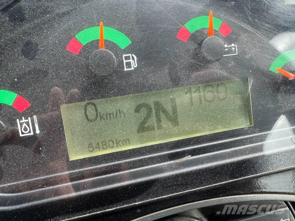 CAT 906M Iekrāvēji uz riteņiem