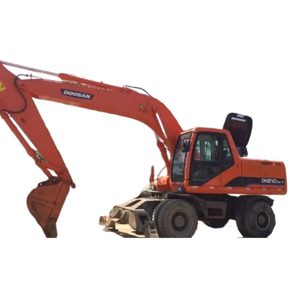 Doosan DH210W Ekskavatori uz riteņiem
