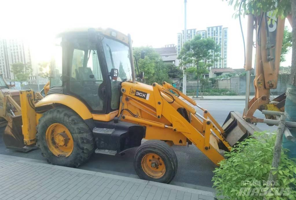 JCB 3 CX Ekskavatori-iekrāvēji