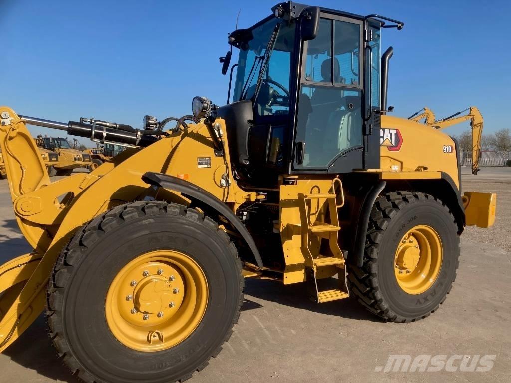 CAT 910 Iekrāvēji uz riteņiem