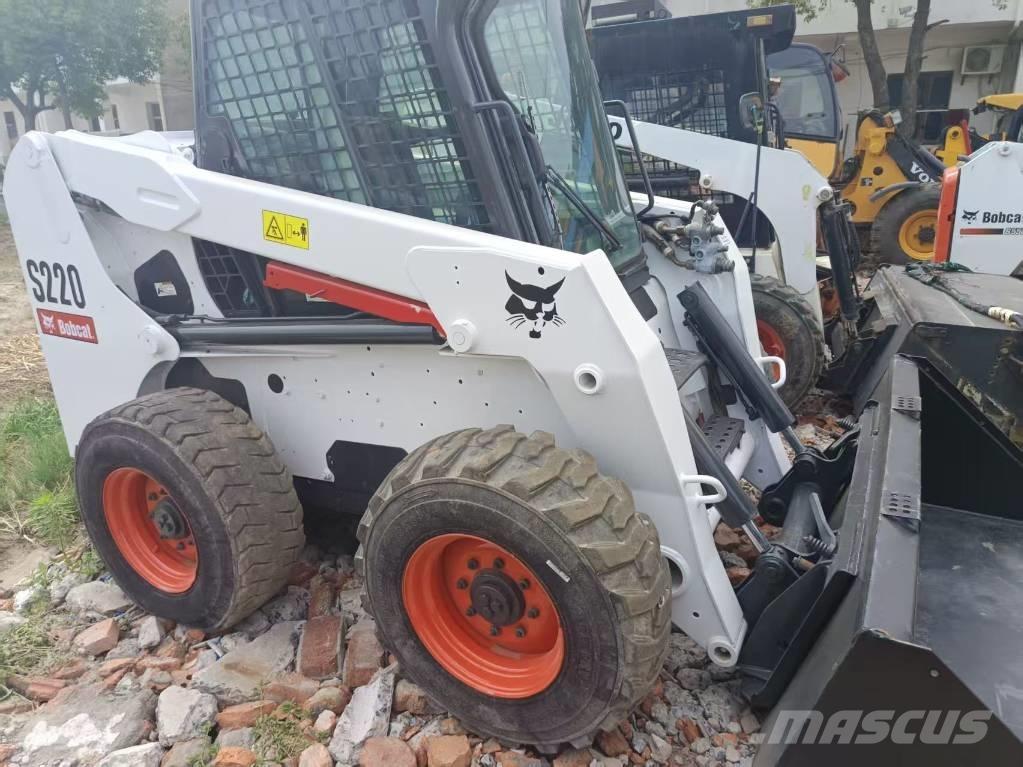 Bobcat S 220 Lietoti riteņu kompaktiekrāvēji