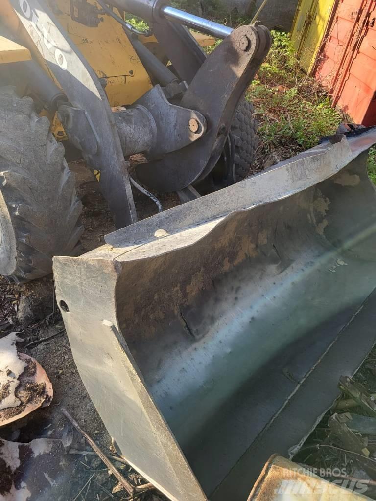 Volvo L 30 B Iekrāvēji uz riteņiem