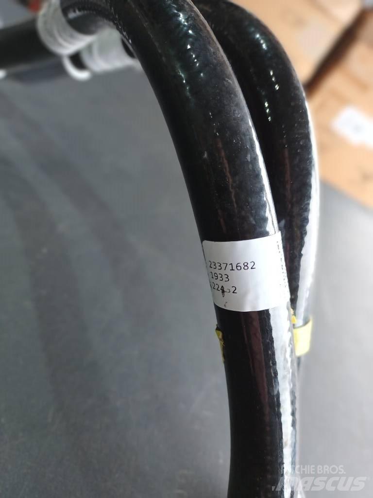 Volvo HOSE 23371682 Dzinēji
