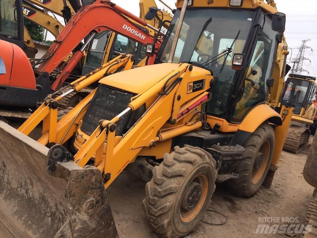 JCB 3cx Ekskavatori-iekrāvēji