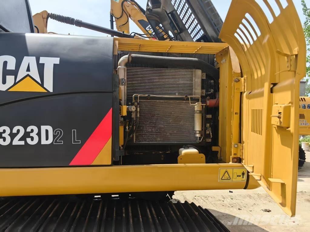 CAT 323 D Kāpurķēžu ekskavatori