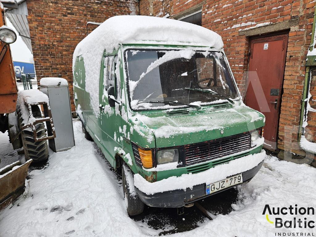Mercedes-Benz 207D Furgons