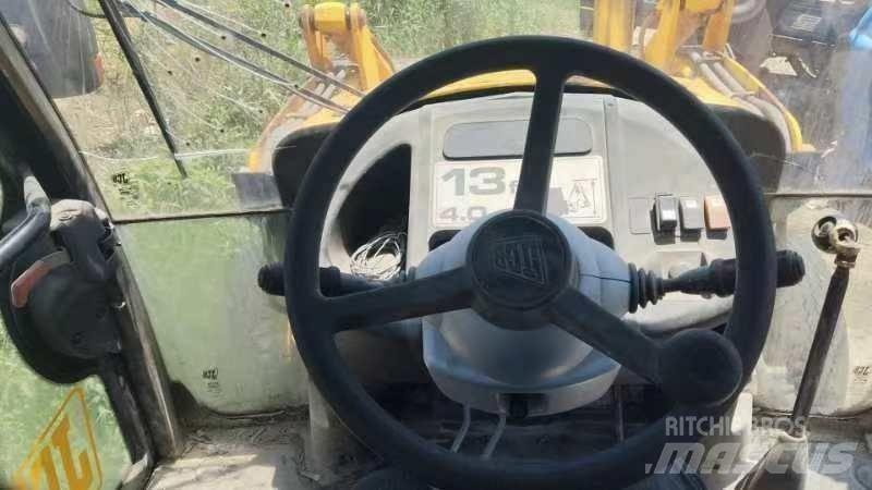 JCB 3 CX Ekskavatori-iekrāvēji
