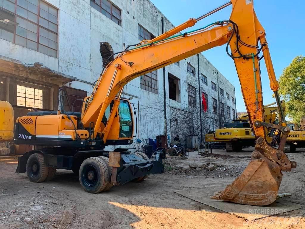 Hyundai R210W-9 Kāpurķēžu ekskavatori