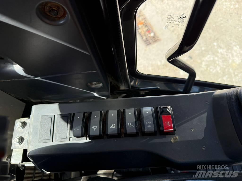 Komatsu PW 148-11 Ekskavatori uz riteņiem