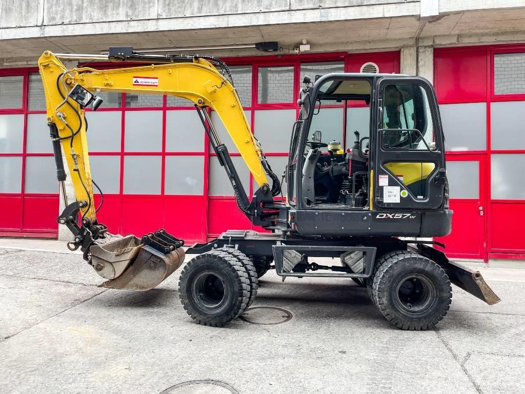 Doosan DX 57 W-5 Ekskavatori uz riteņiem