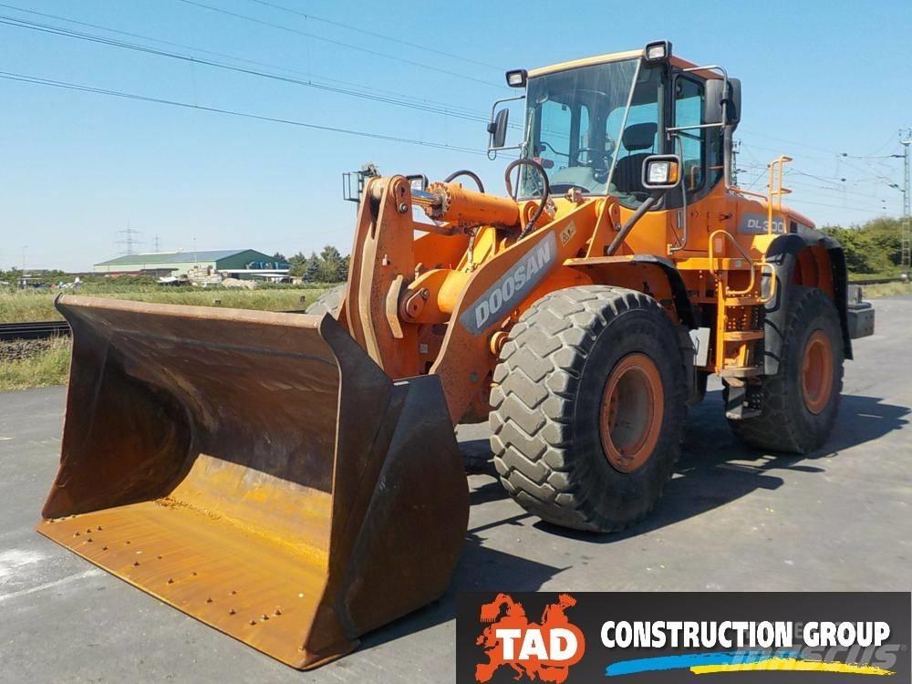 Doosan DL 300 Iekrāvēji uz riteņiem