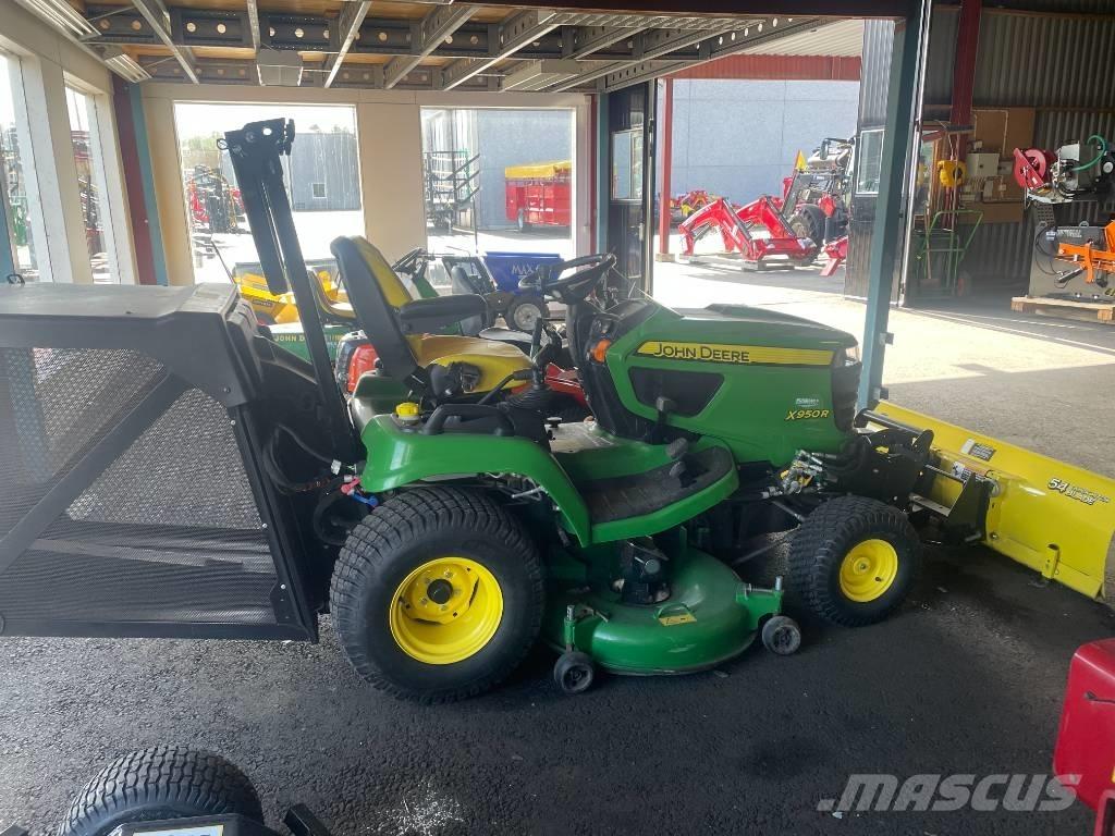 John Deere X 950 R Mauriņa traktors