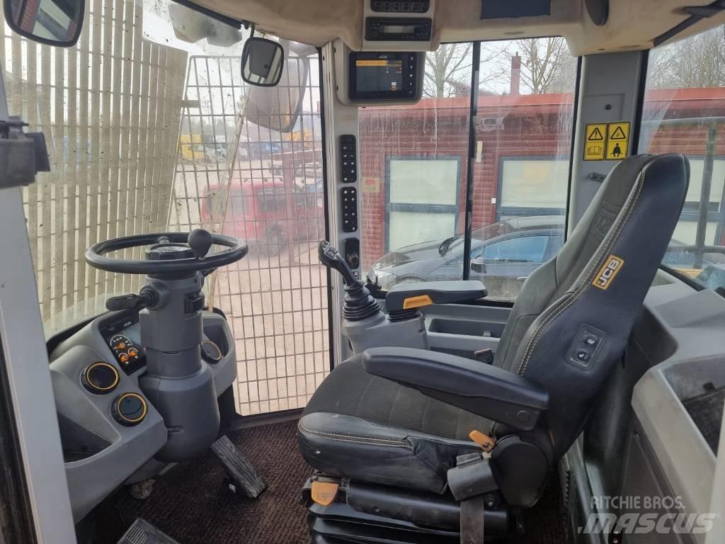 JCB 427 Iekrāvēji uz riteņiem