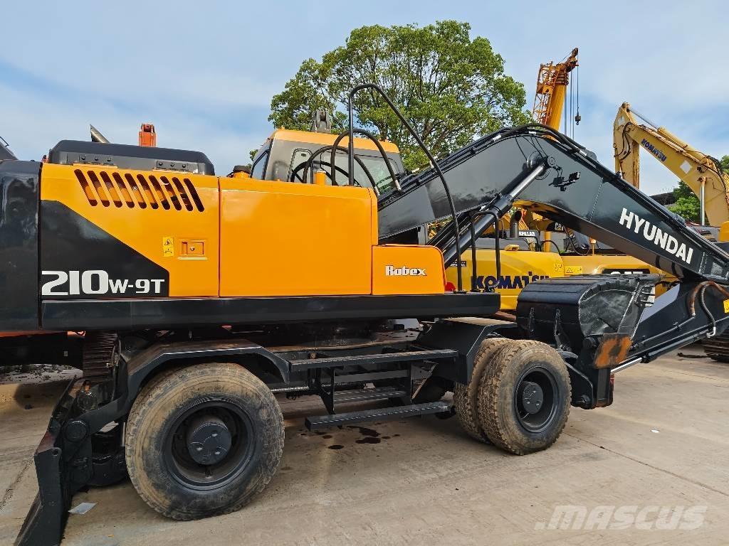 Hyundai R210W-9 Ekskavatori uz riteņiem