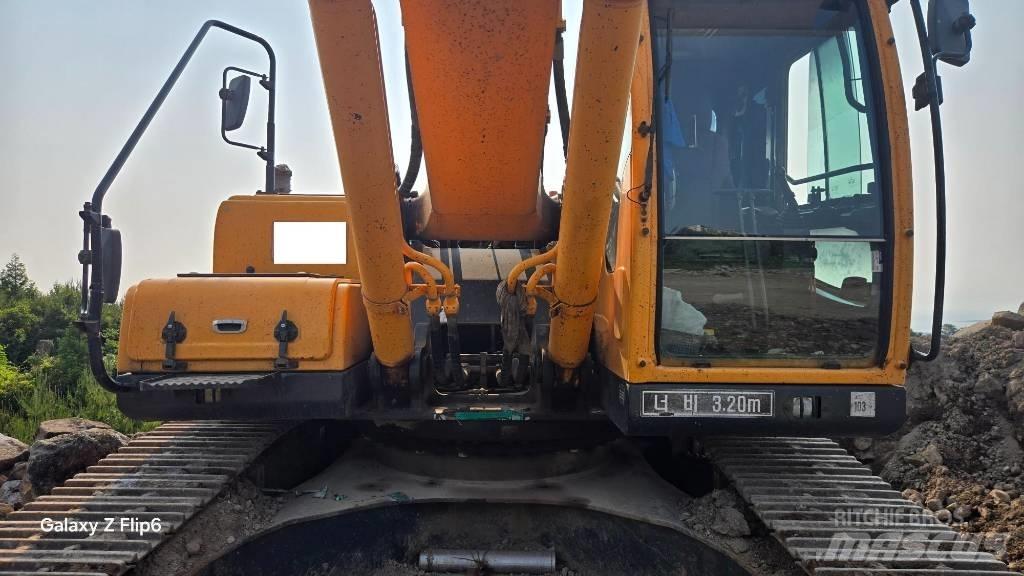 Hyundai Robex 300 LC Kāpurķēžu ekskavatori