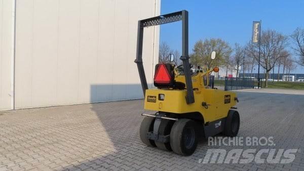 Sakai TS 160 Pneimatiskie veltņi