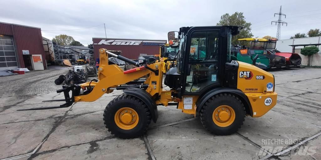 CAT 906 Iekrāvēji uz riteņiem