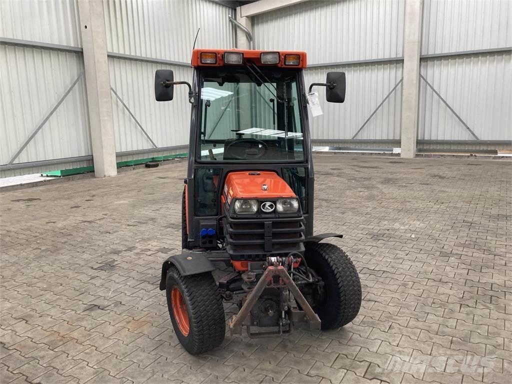 Kubota B2110 Kompaktie traktori