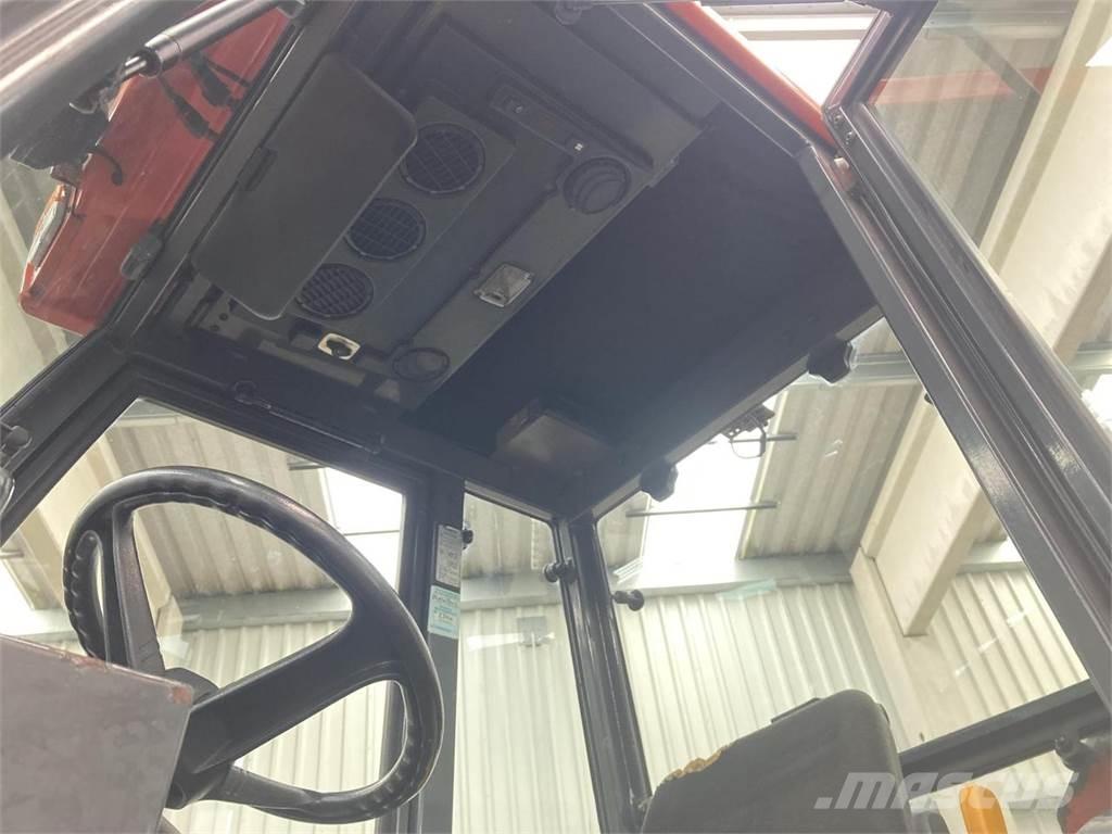 Kubota B2110 Kompaktie traktori