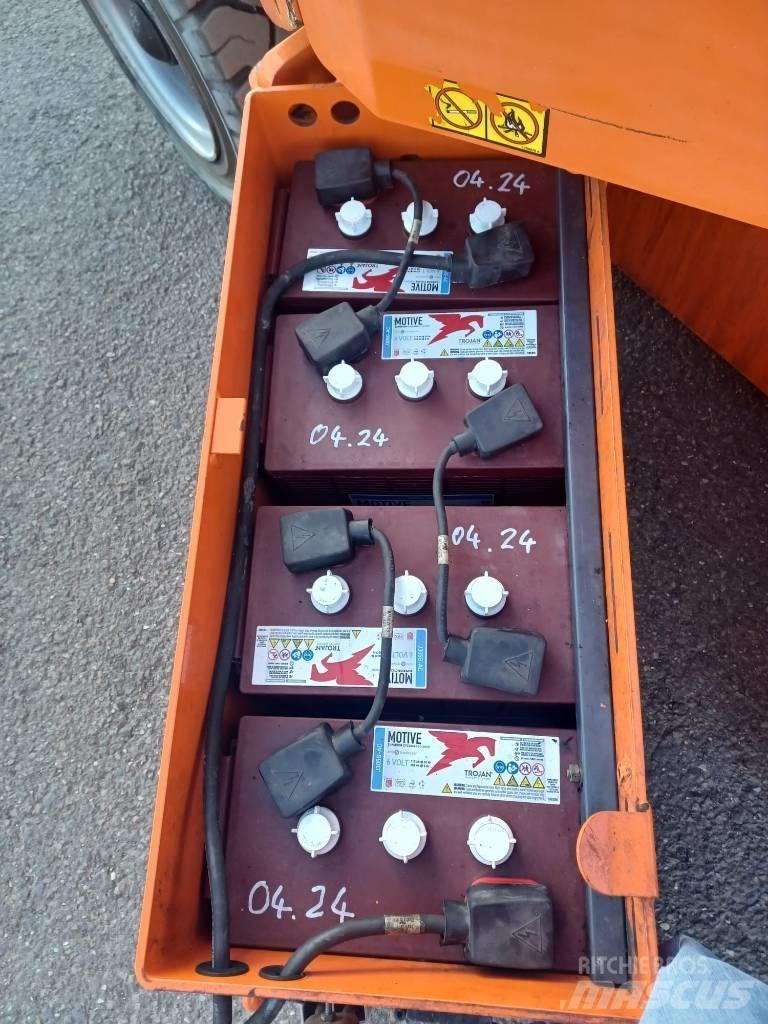JLG E 300 AJP Strēles pacēlāji