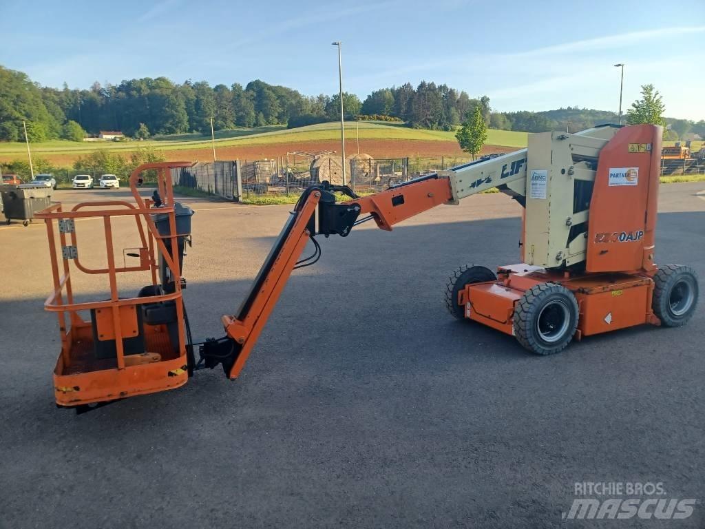 JLG E 300 AJP Strēles pacēlāji