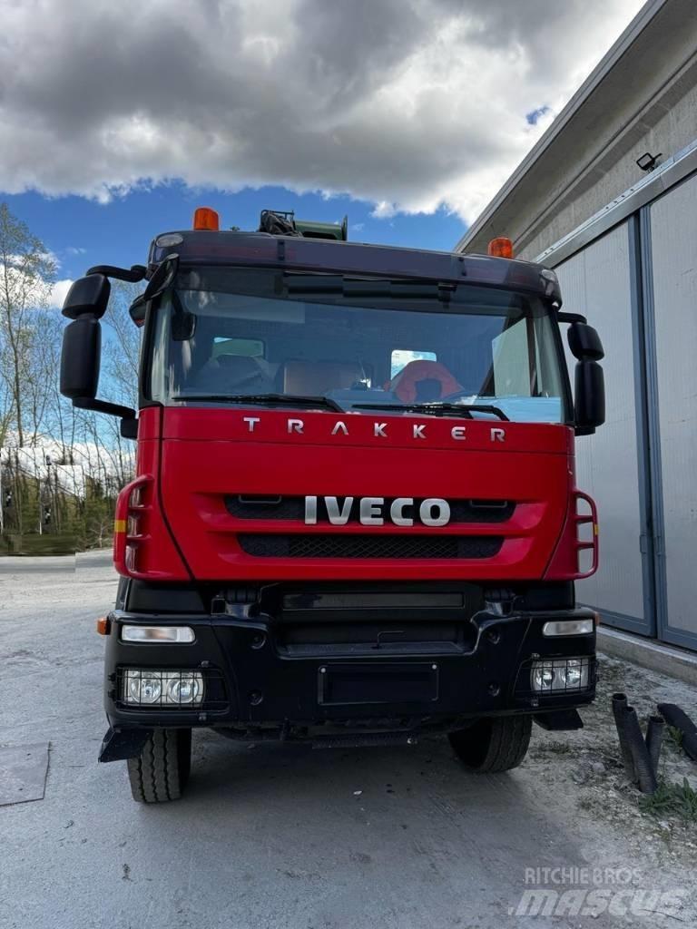 Iveco Trekker 450 Kravas mašīna- betona sūknis