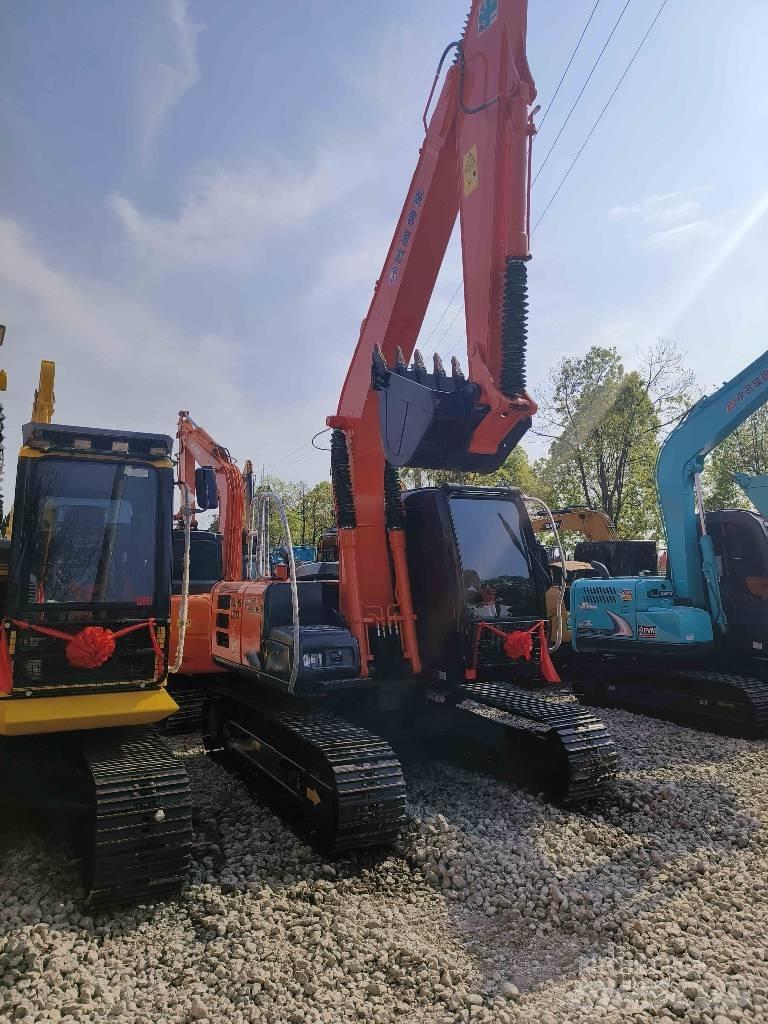 Hitachi ZX 120 Kāpurķēžu ekskavatori