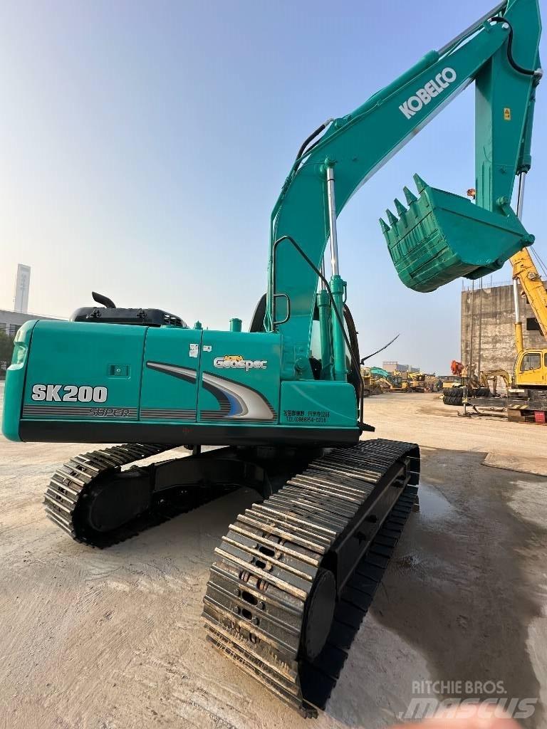 Kobelco SK 200-8 Kāpurķēžu ekskavatori