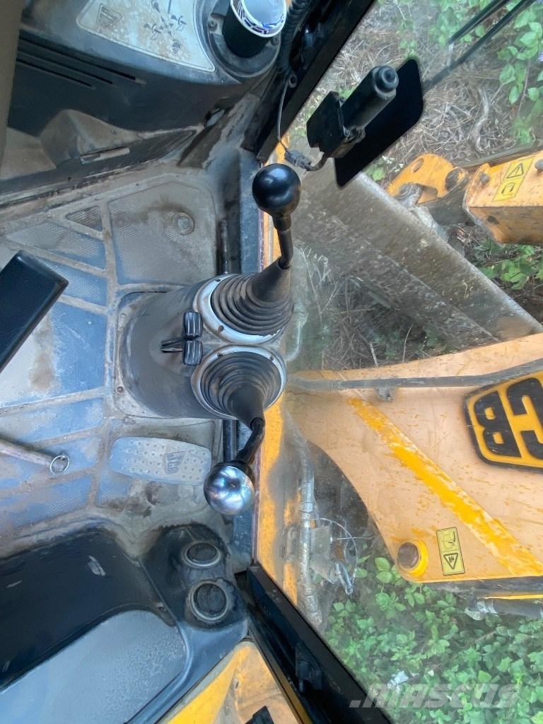 JCB 3 CX Ekskavatori-iekrāvēji