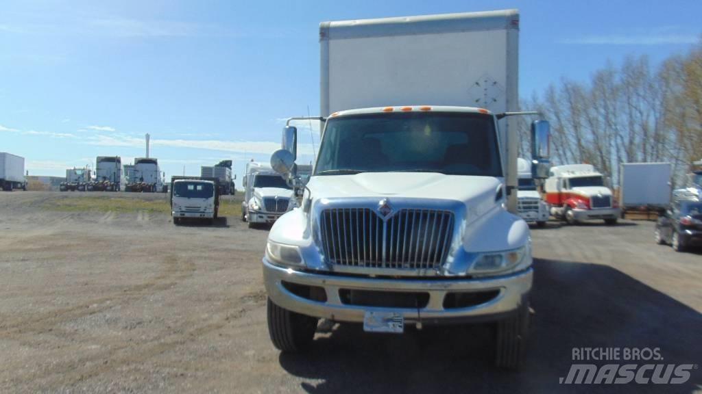 International 4400 Furgons
