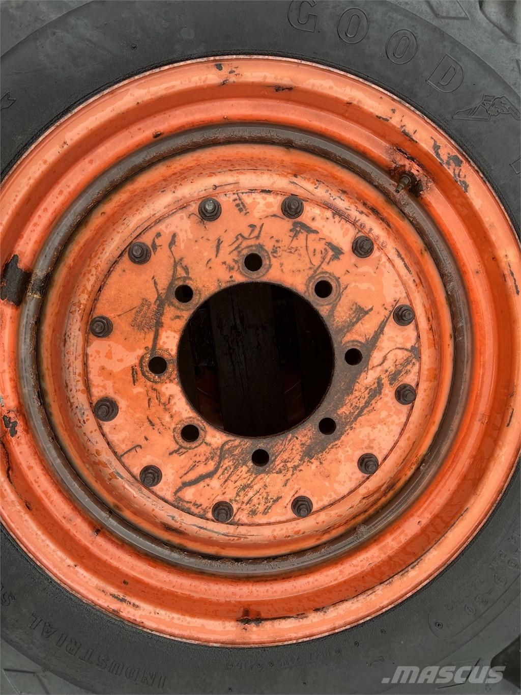Goodyear 16,9-30 Riepas, riteņi un diski