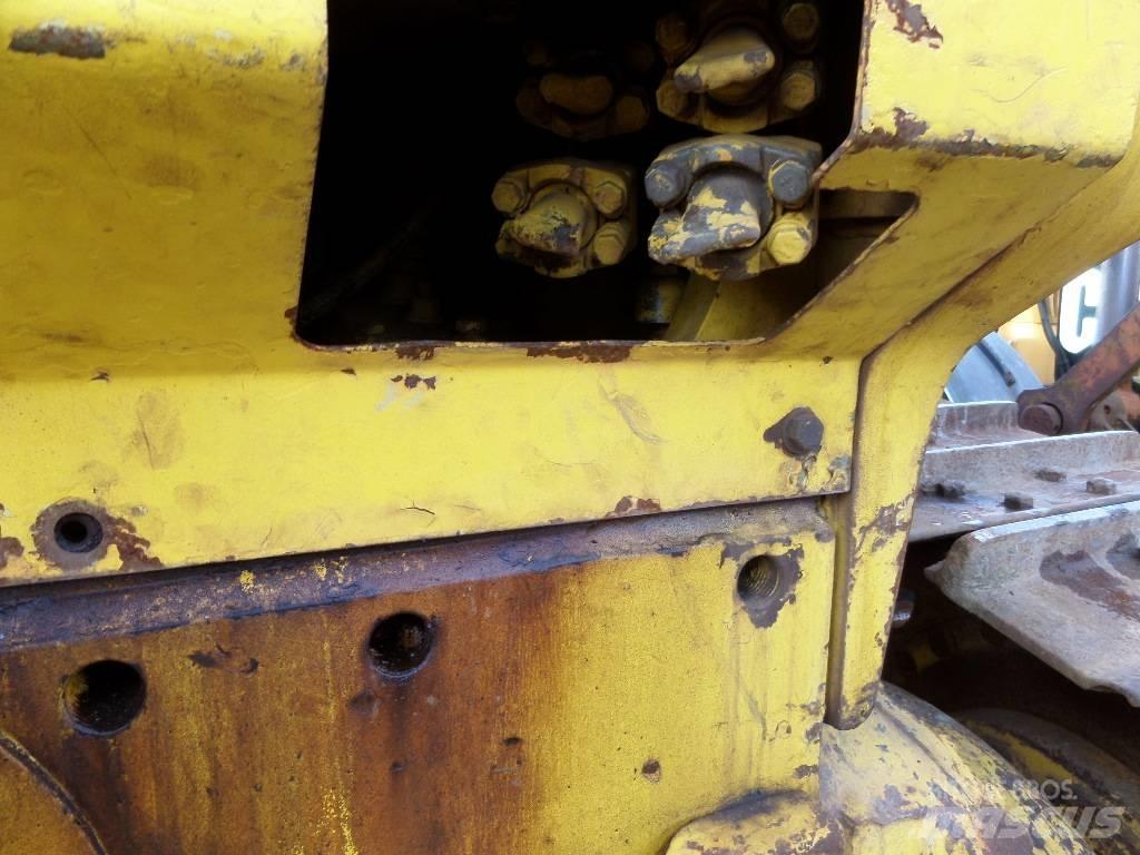 Komatsu D85P-21 Kāpurķēžu buldozeri