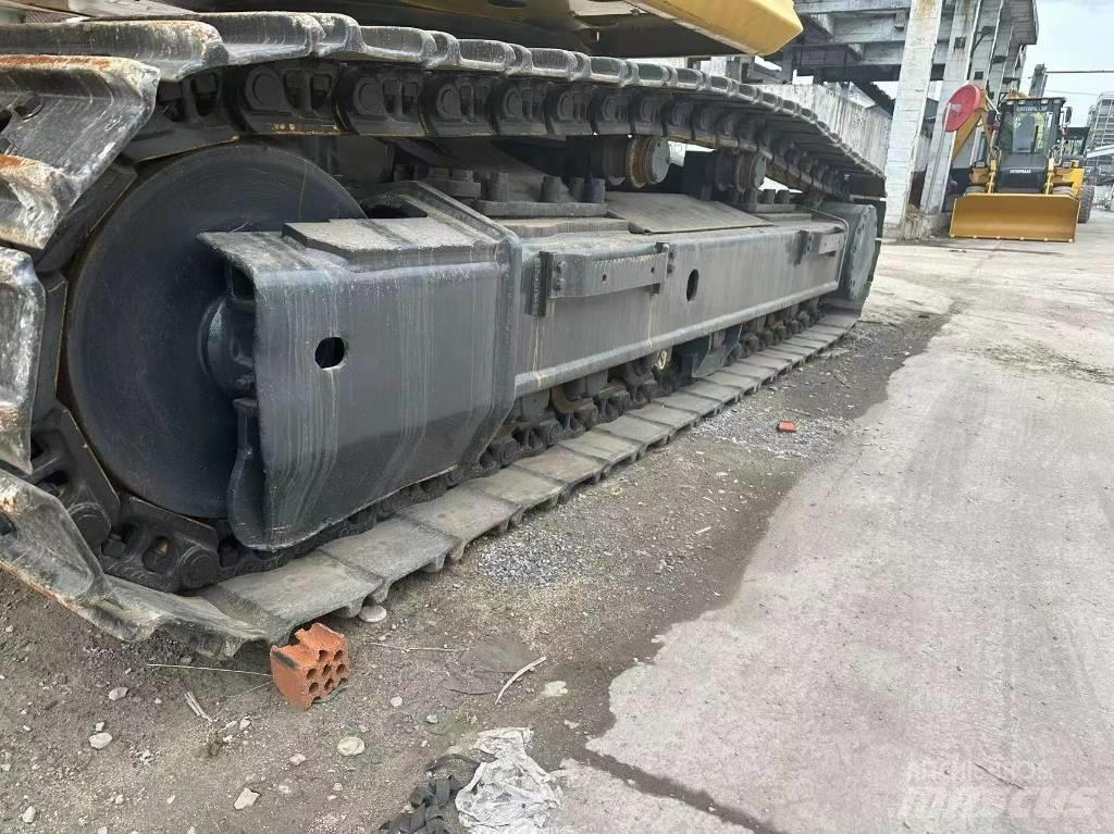Komatsu PC 450 Kāpurķēžu ekskavatori