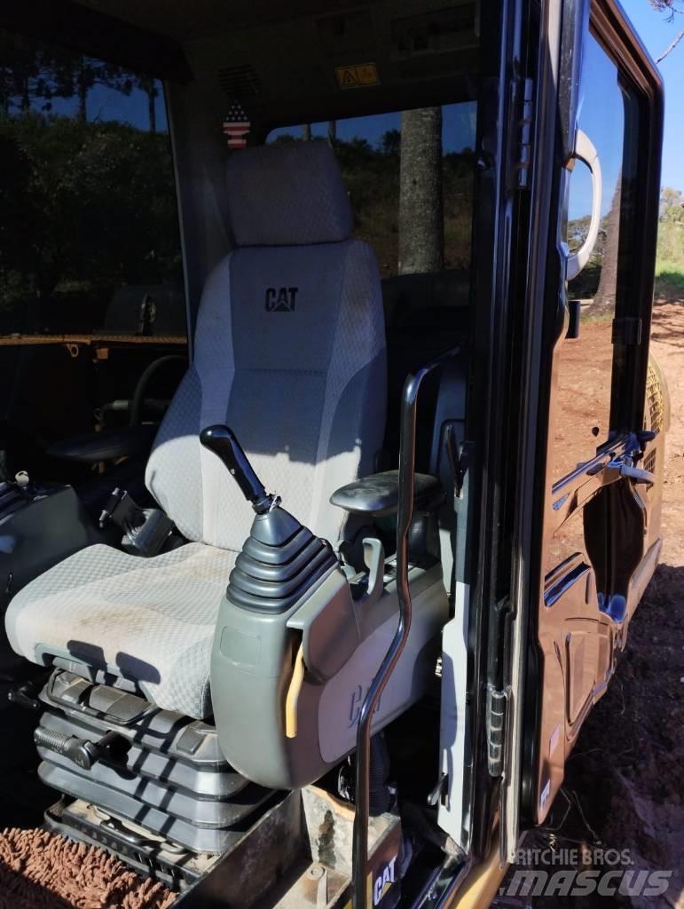 CAT 320D2 Kāpurķēžu ekskavatori