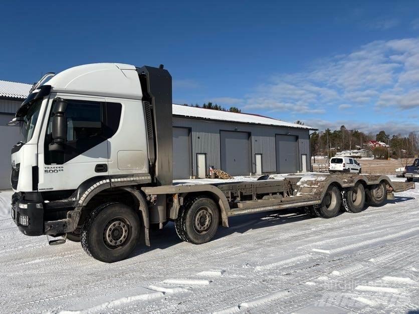 Iveco Trakker Treileri meža tehnikas transportēšanai