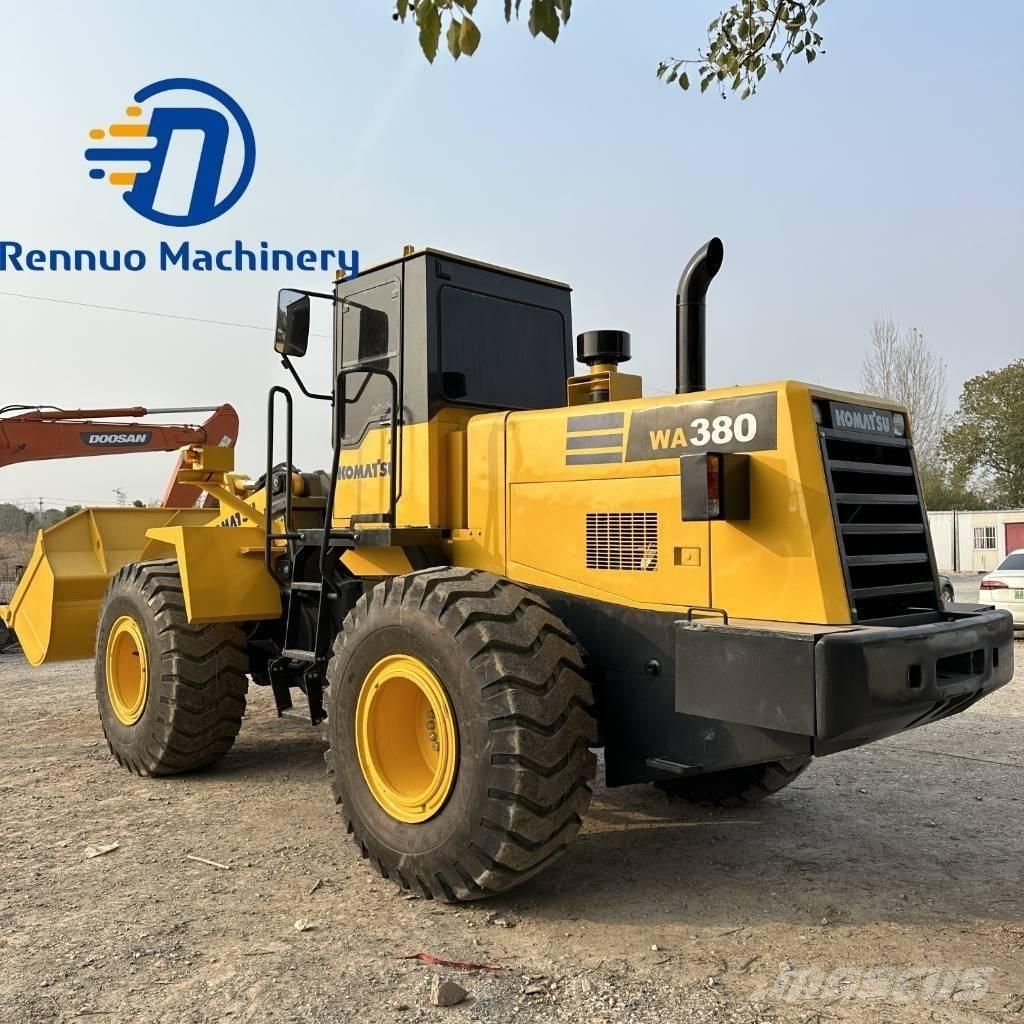 Komatsu WA380 Iekrāvēji uz riteņiem