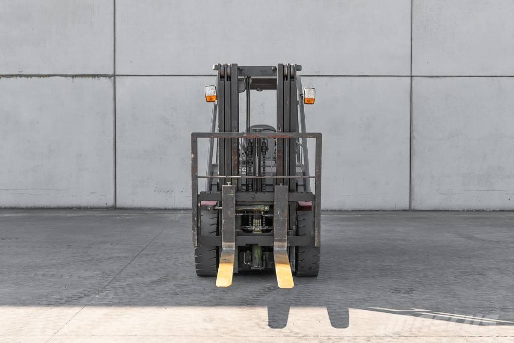 Manitou MI 30 D Tehnika ar dīzeļa dzinēju