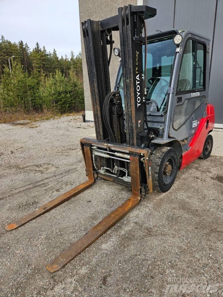Toyota 02-8 FDF 25 Tehnika ar dīzeļa dzinēju