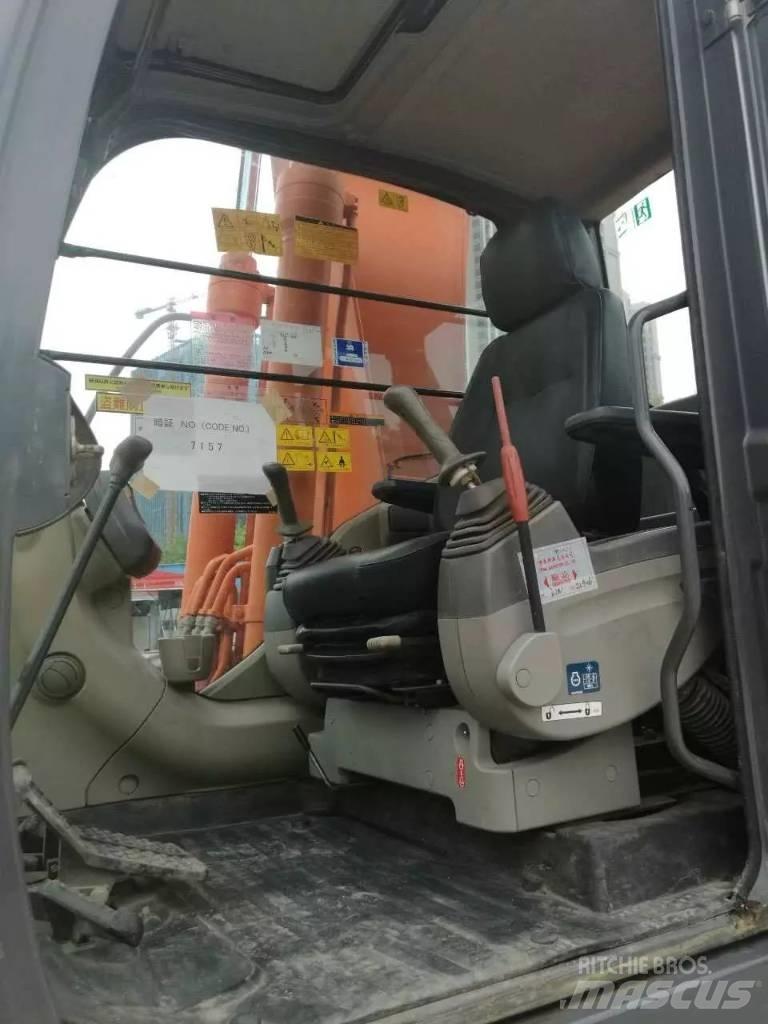 Hitachi zx200 Kāpurķēžu ekskavatori