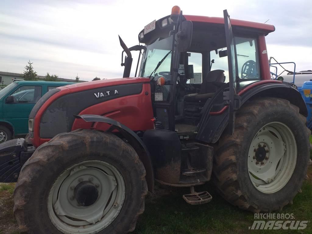 Valtra N121 Traktori
